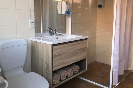 Two-Bedroom Ground Floor Unit - bathroom